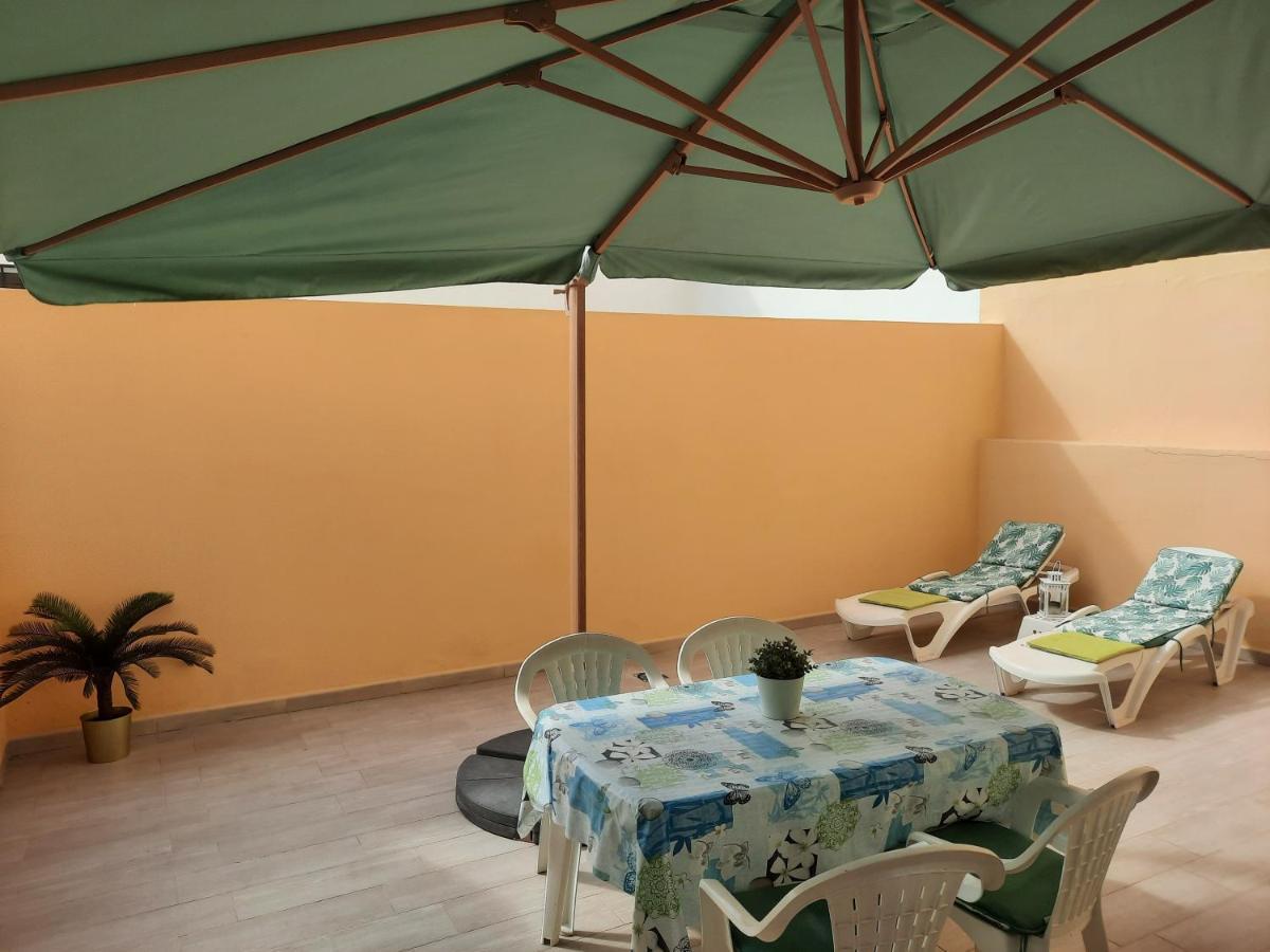 Ziocarlo/Tenerife/Los Cristianos Los Cristianos  Bagian luar foto